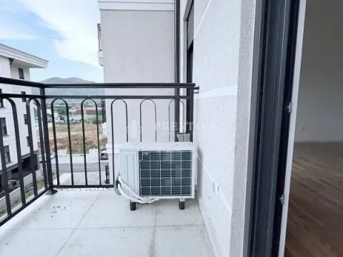 Izdavanje, dvosoban stan, 64m², Tološi, Podgorica - image 11