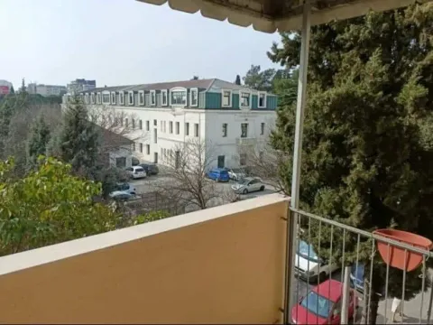 Izdavanje, trosoban stan, 80m², Centar, Podgorica - image 8