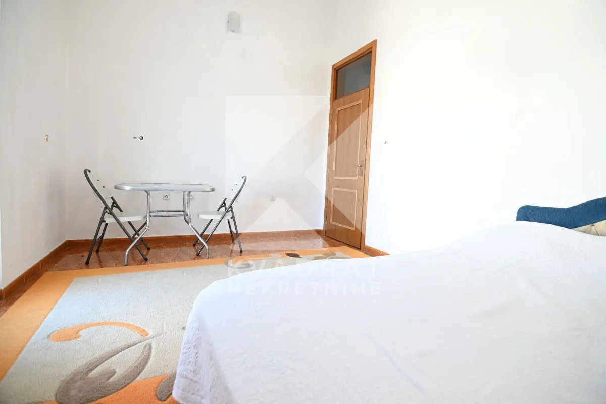 Rent, house, 400m², Zlatica, Podgorica
