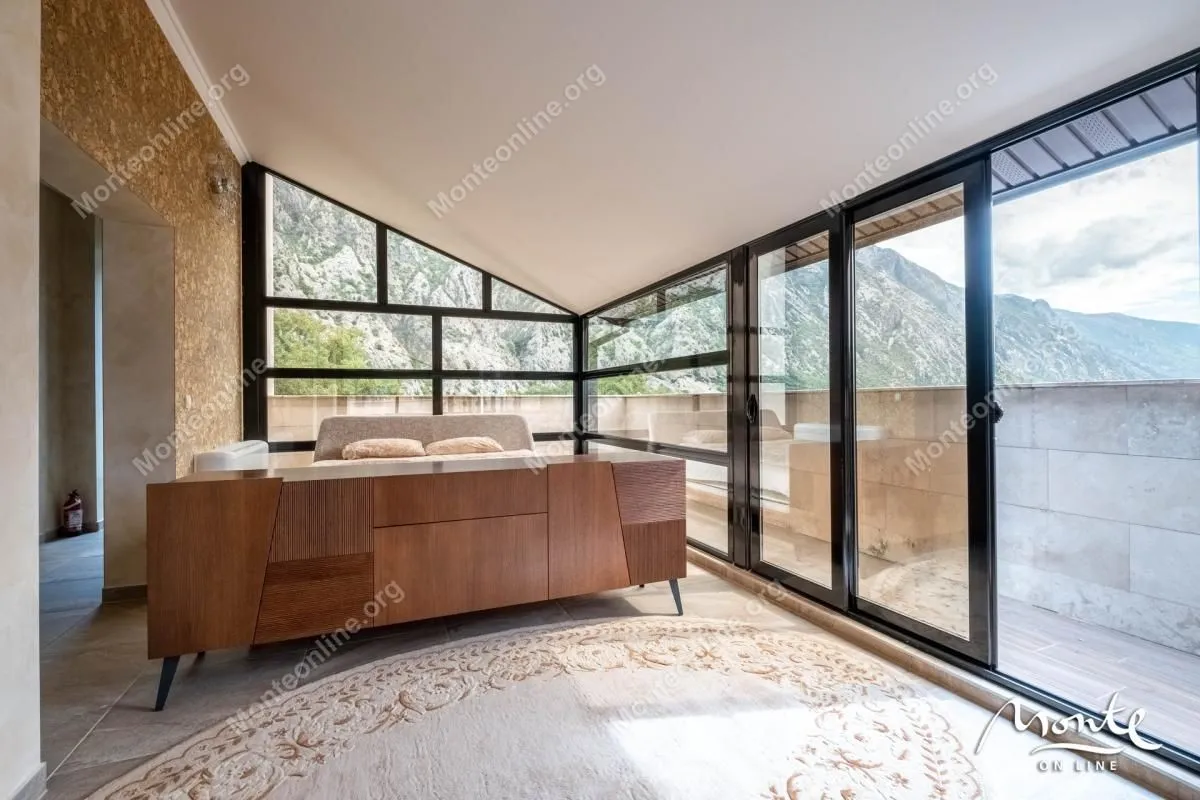 Prodaja, kuća, 428m², Orahovac, Kotor