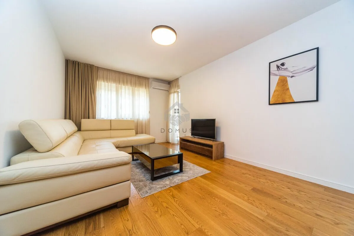 Izdavanje, dvosoban stan, 75m², Central Point, Podgorica