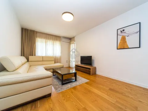 Izdavanje, dvosoban stan, 75m², Central Point, Podgorica - image 1