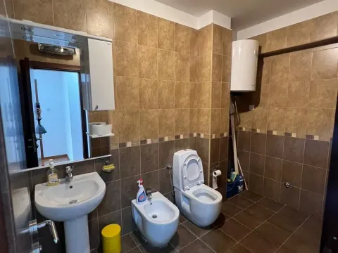 Izdavanje, četvorosoban stan, 200m², Preko Morače, Podgorica - image 2