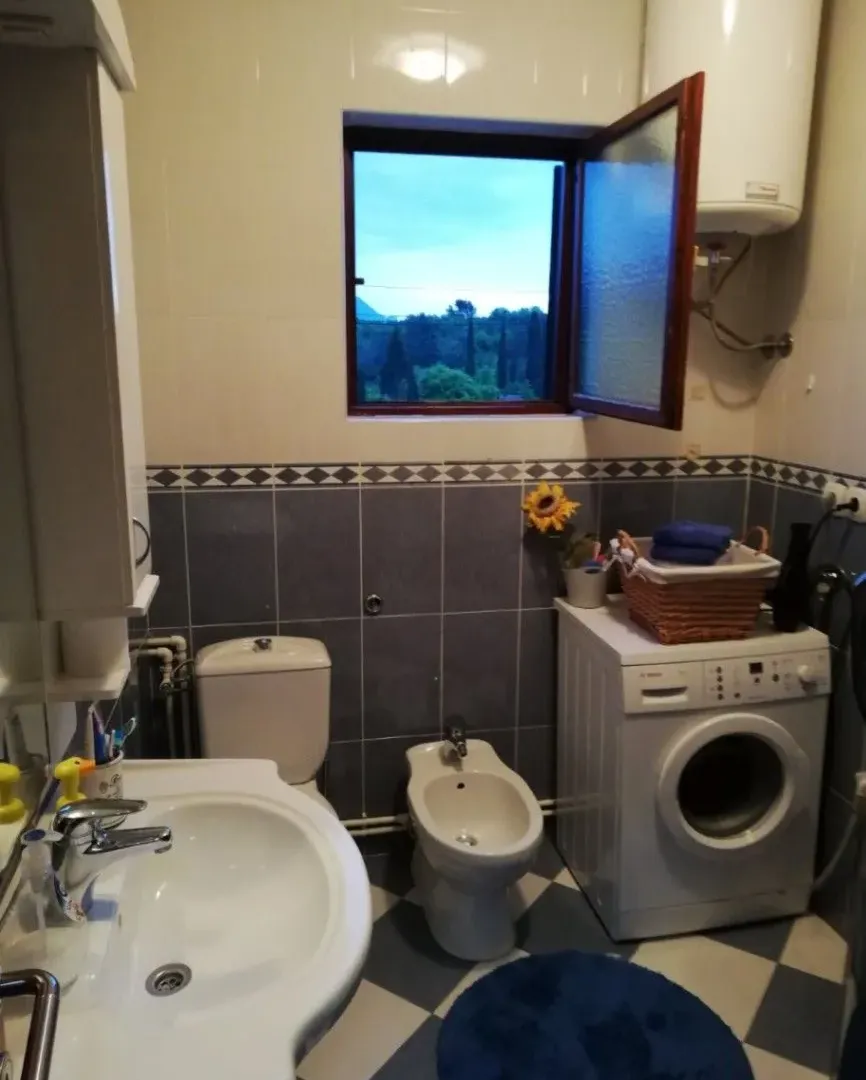 Prodaja, kuća, 234m², Tivat, Crna Gora