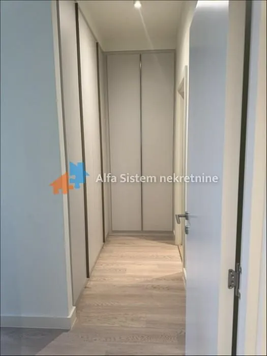 Izdavanje, četvorosoban stan, 110m², Savski Venac, Beograd