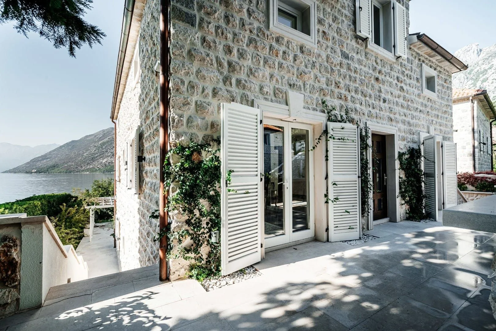 Rent, house, 491m², Ljuta, Kotor