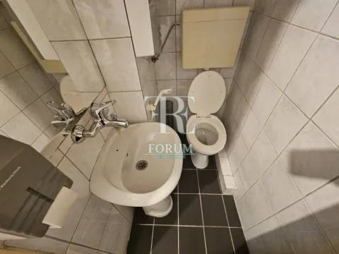 Izdavanje, dvosoban stan, 80m², Blok 5, Podgorica - image 9