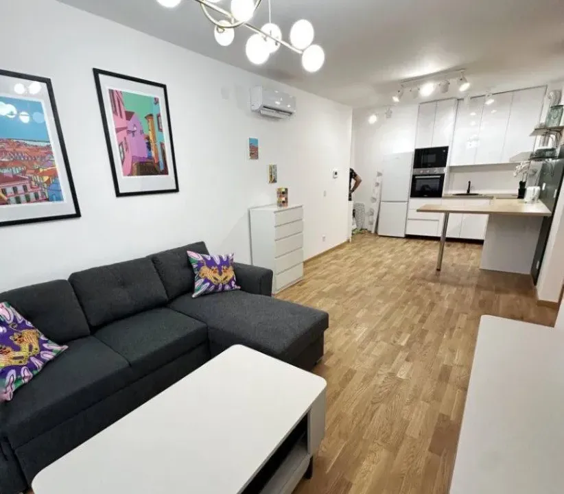 Izdavanje, dvosoban stan, 57m², Bečići, Budva