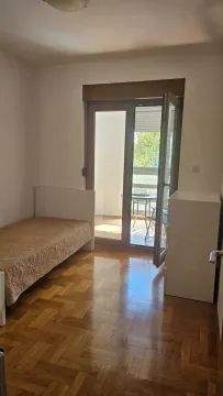 Izdavanje, dvosoban stan, 70m², Centar, Podgorica - image 10