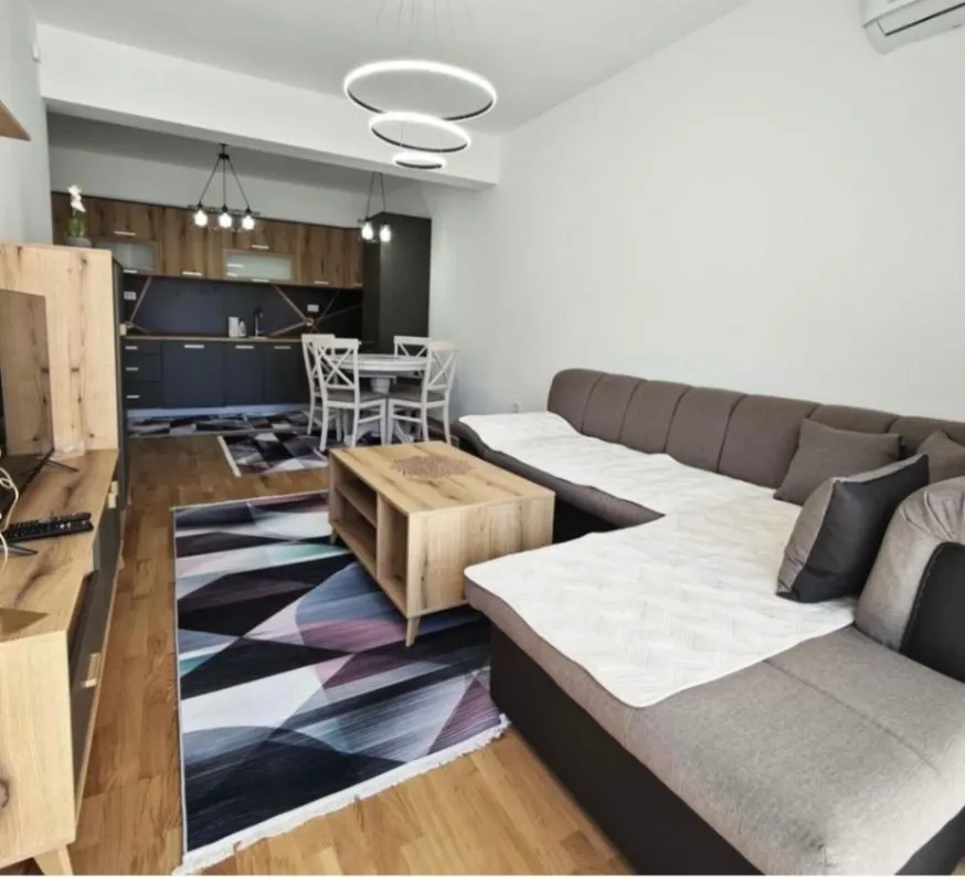 Izdavanje, dvosoban stan, 68m², Stara Varoš, Podgorica