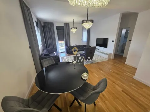 Rent, three bedroom apartment, 130m², Dalmatinska ulica, Podgorica - image 13