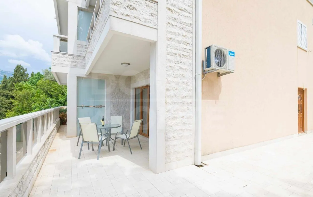 Rent, studio apartment, 52m², Tivat, Crna Gora