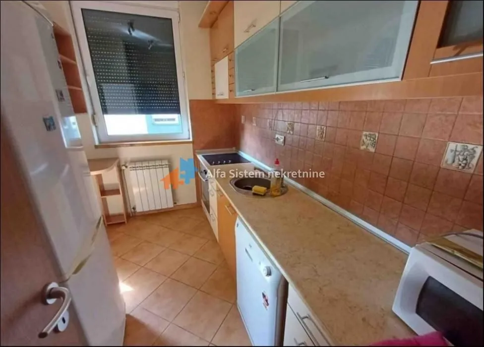 Izdavanje, trosoban stan, 80m², Južni Bulevar, Vračar Sve Podlokacije