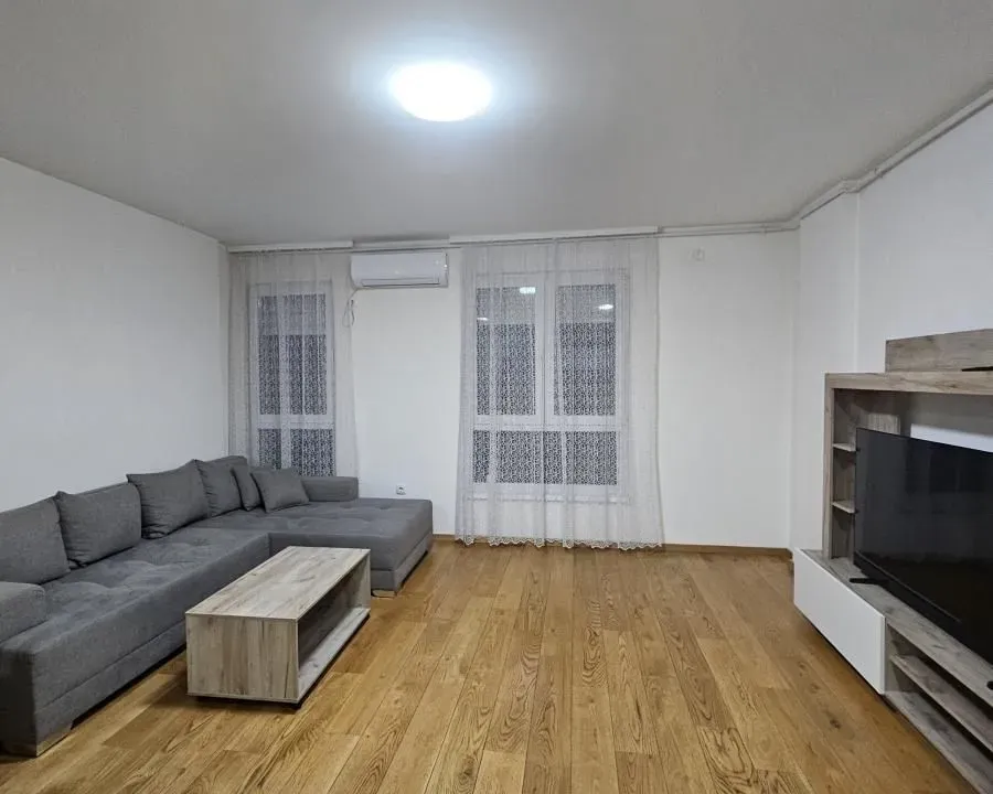 Izdavanje, dvosoban stan, 65m², Kragujevac, Srbija