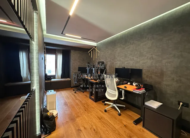 Prodaja, trosoban stan, 195m², Pobrežje, Podgorica