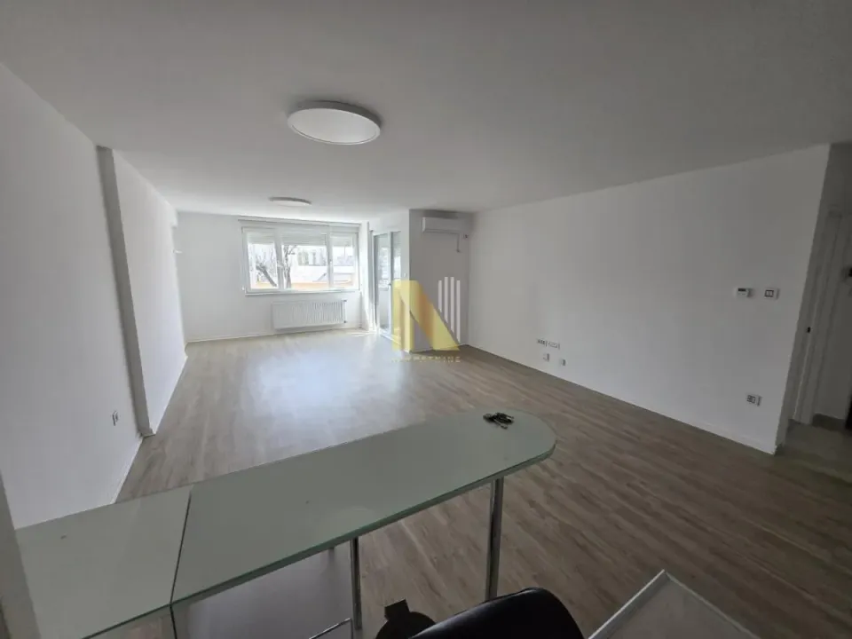 Rent, office space, 104m², Novi Sad, Srbija