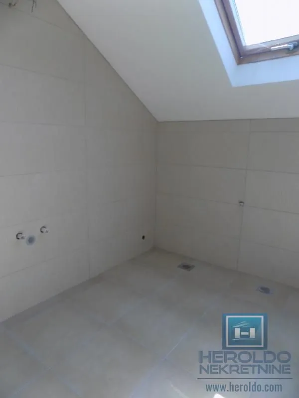 Prodaja, kuća, 327m², Ćuprija, Srbija