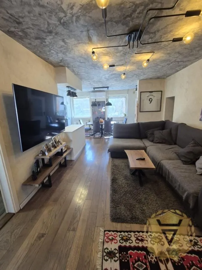 Izdavanje, četvorosoban stan, 100m², Autokomanda, Voždovac Sve Podlokacije