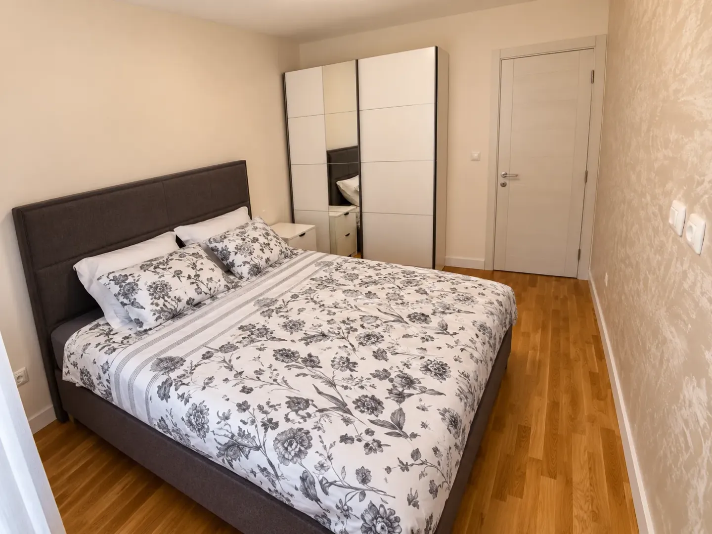 Rent, one bedroom apartment, 42m², Pobrežje, Podgorica