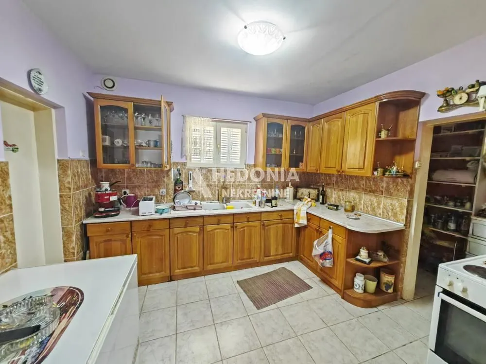 Prodaja, kuća, 106m², Centar, Ub