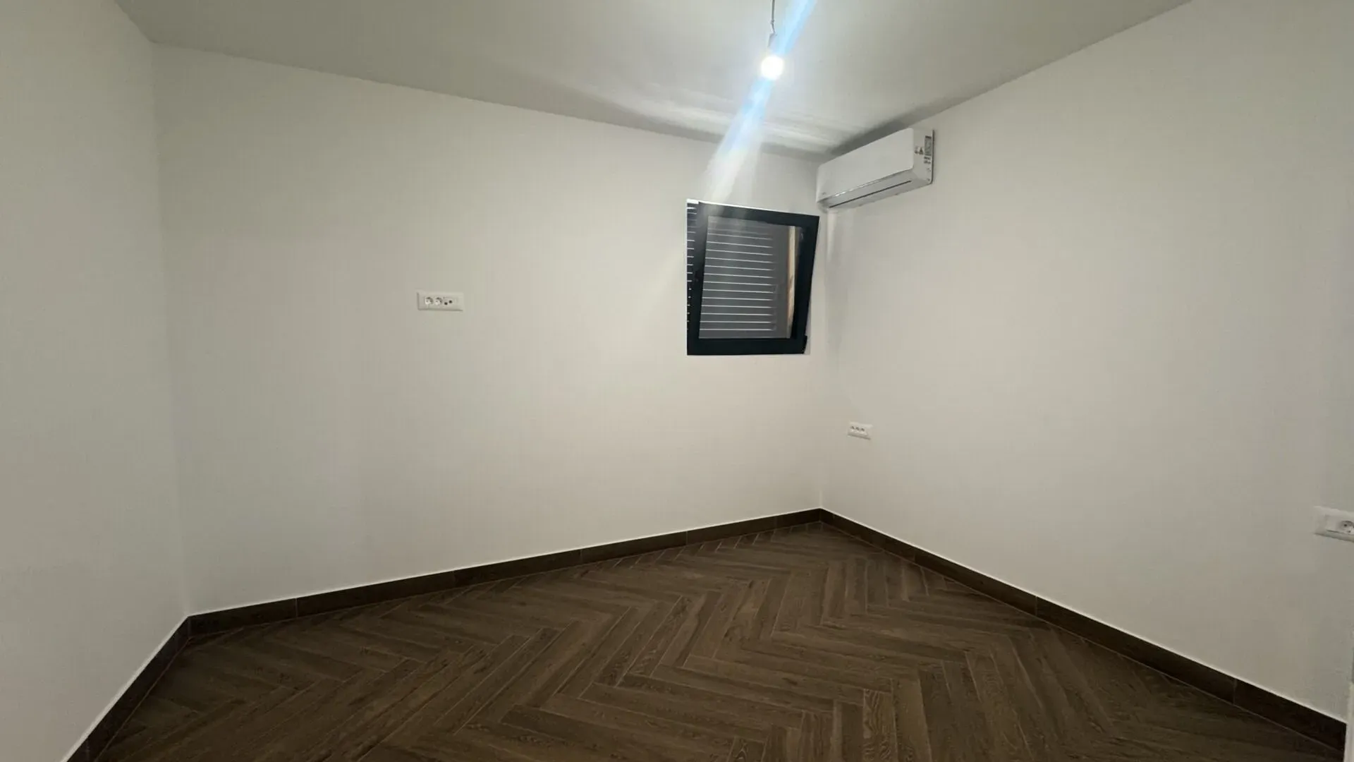 Prodaja, trosoban stan, 100m², Obala Đuraševića, Tivat
