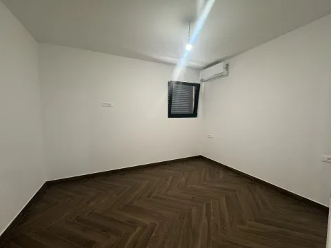 Prodaja, trosoban stan, 100m², Obala Đuraševića, Tivat - image 13