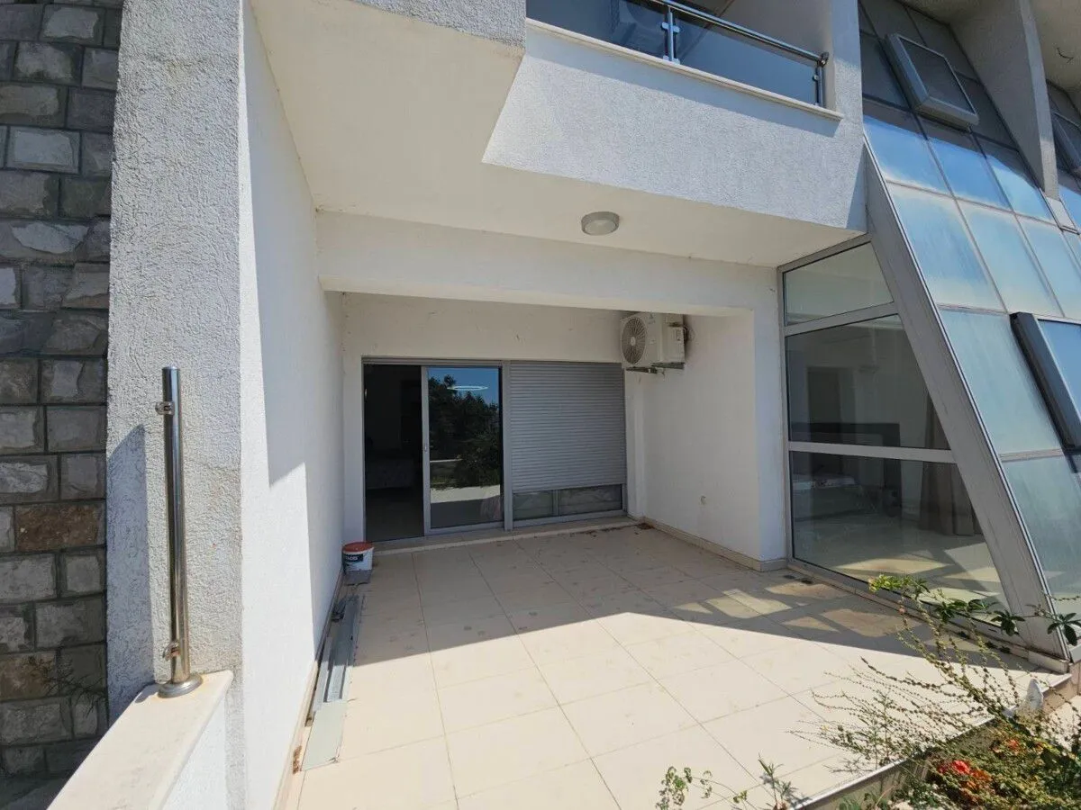 Prodaja, jednosoban stan, 82m², Centar, Ulcinj