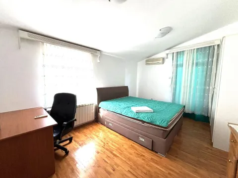 Rent, house, 300m², Zagorič, Podgorica - image 25