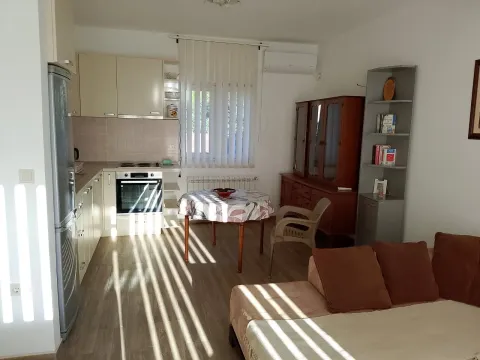 Rent, two bedroom apartment, 60m², Zelenika, Herceg Novi - image 2