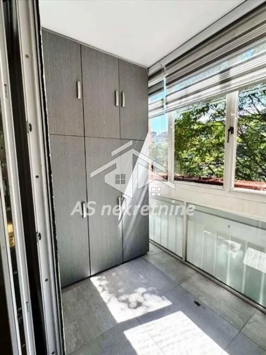 Izdavanje, četvorosoban stan, 94m², Lion, Zvezdara Sve Podlokacije
