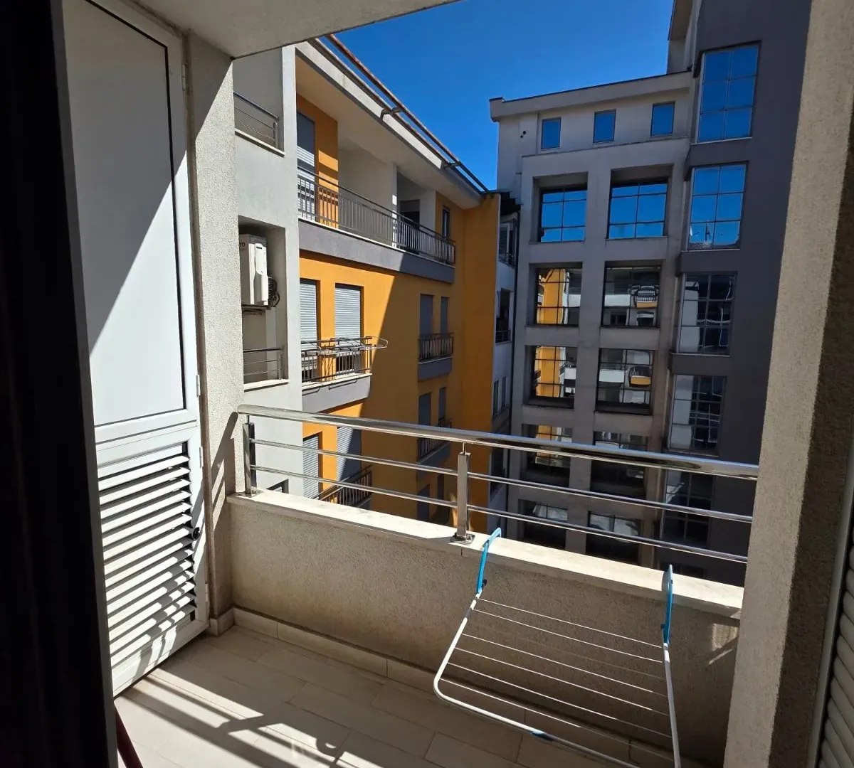 Izdavanje, jednosoban stan, 40m², Pobrežje, Podgorica