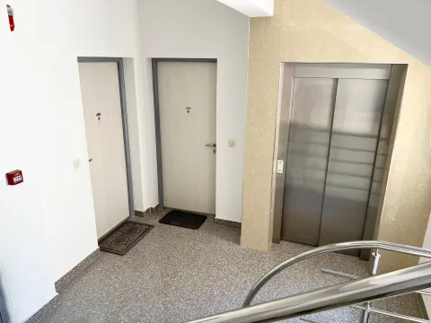 Rent, two bedroom apartment, 81m², Bečići, Budva - image 15