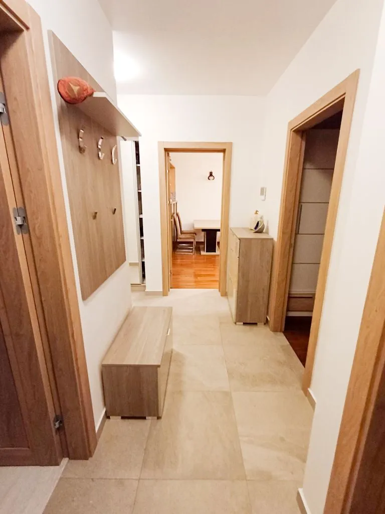 Izdavanje, dvosoban stan, 70m², Master Kvart, Podgorica