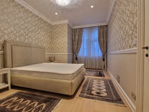 Izdavanje, trosoban stan, 120m², Stari grad, Novi Sad - image 2