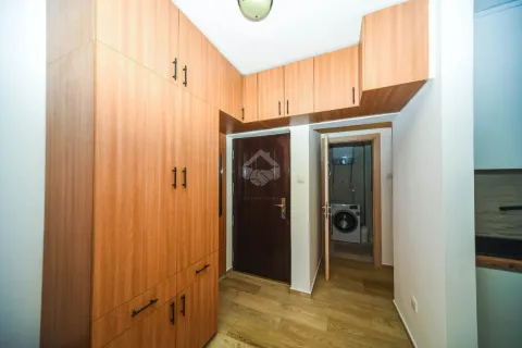 Prodaja, jednosoban stan, 52m², Stari Aerodrom, Podgorica - image 8