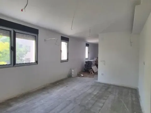 Stan in Južni Bulevar