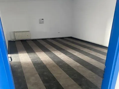 Rent, office space, 1440m², Stara Pazova, Srbija - image 7