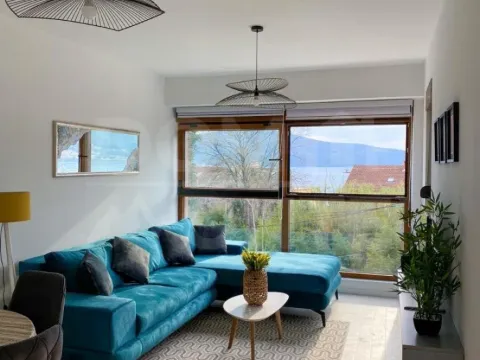 Rent, one bedroom apartment, 40m², Tivat, Crna Gora - image 1