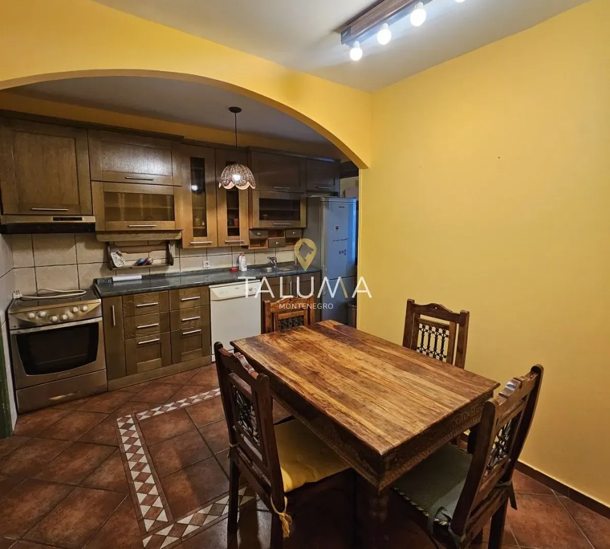 Izdavanje, dvosoban stan, 67m², Preko Morače, Podgorica