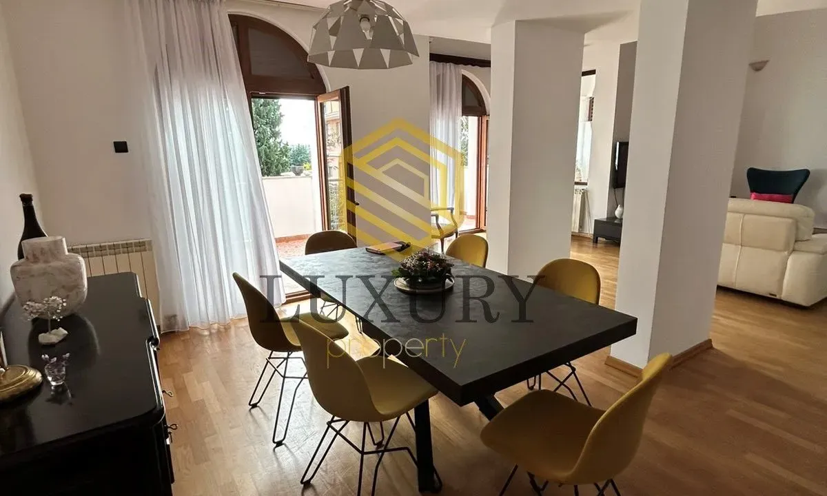 Izdavanje, kuća, 280m², Centar, Podgorica