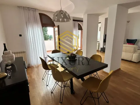 Izdavanje, kuća, 280m², Centar, Podgorica - image 1