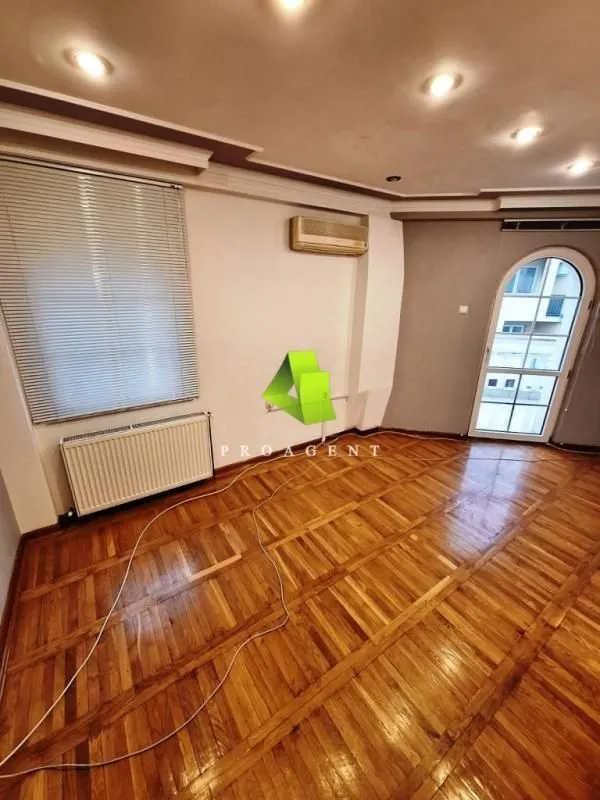 Rent, office space, 620m², Medijana, Niš