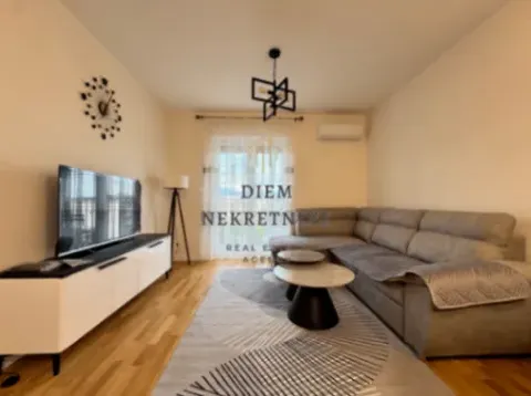 Izdavanje, jednosoban stan, 45m², Pobrežje, Podgorica