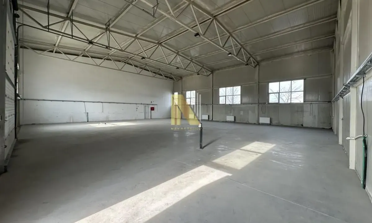 Izdavanje, poslovni prostor, 1515m², Salajka, Novi Sad Sve Podlokacije