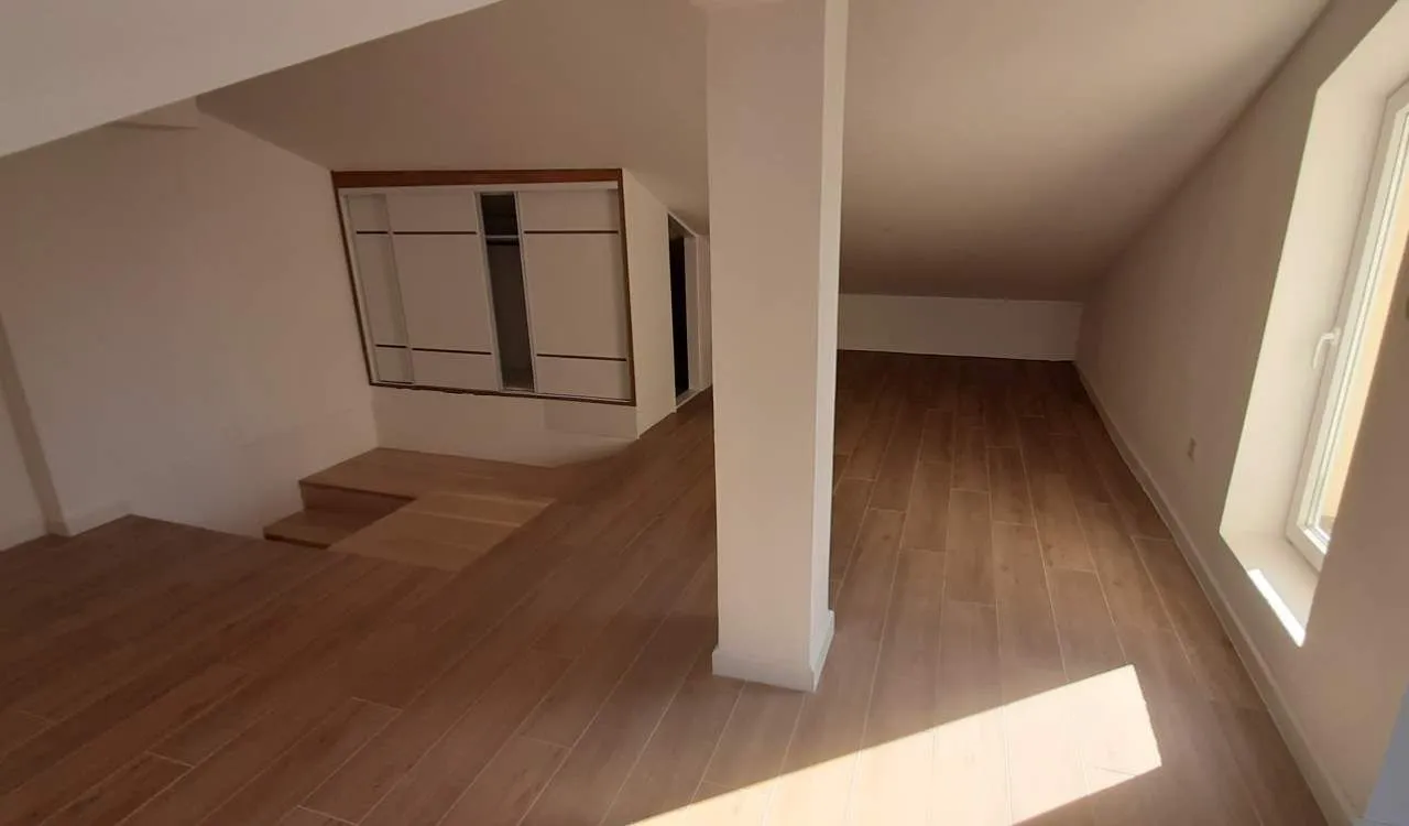 Prodaja, četvorosoban stan, 171m², Dobrota, Kotor