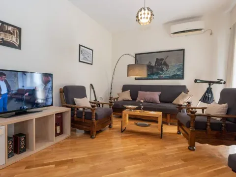 Izdavanje, kuća, 200m², Gorica, Danilovgrad - image 42