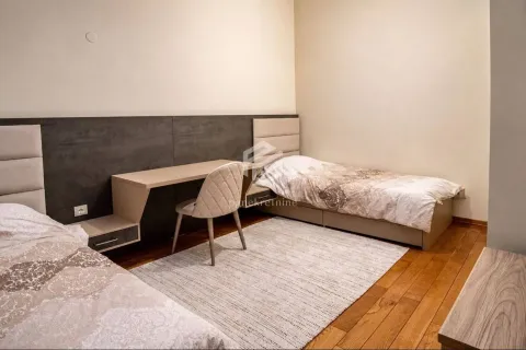 Rent, three bedroom apartment, 140m², Krivi Most, Podgorica - image 11