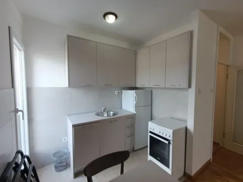 Izdavanje, jednosoban stan, 45m², Centar, Podgorica - image 2