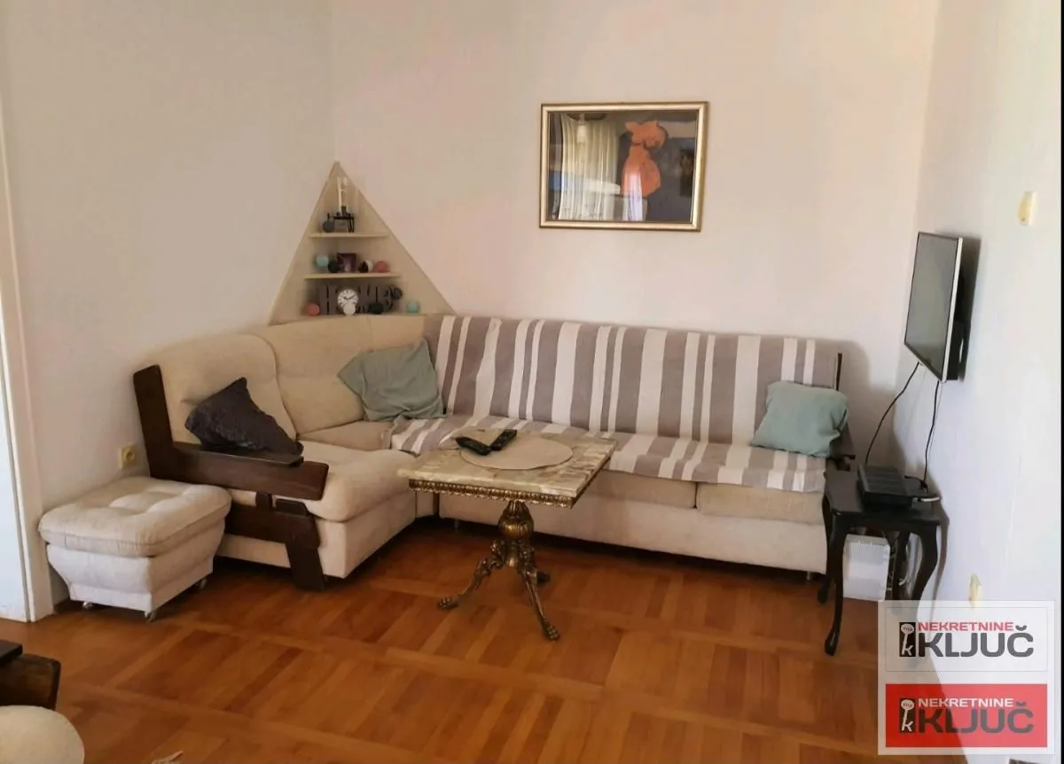 Izdavanje, jednosoban stan, 48m², Centar, Novi Sad