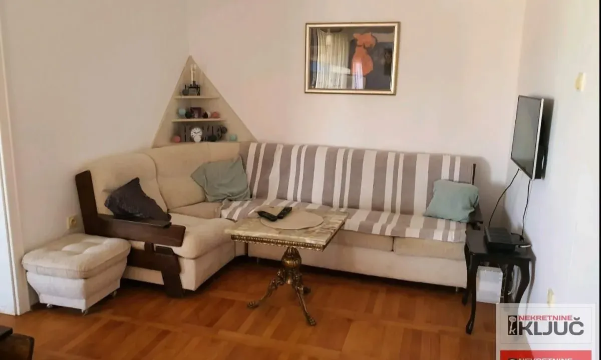Izdavanje, jednosoban stan, 48m², Centar, Novi Sad